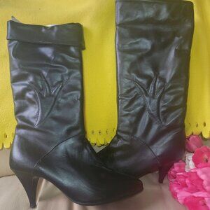 NewBeautifully embossed vegan leather, nice tread, Women's 9.5 boot with 3" heel